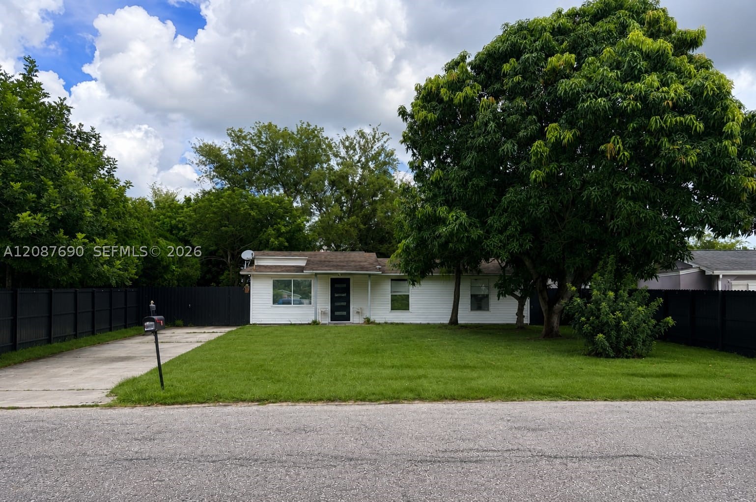 480 Valley Dr — photo