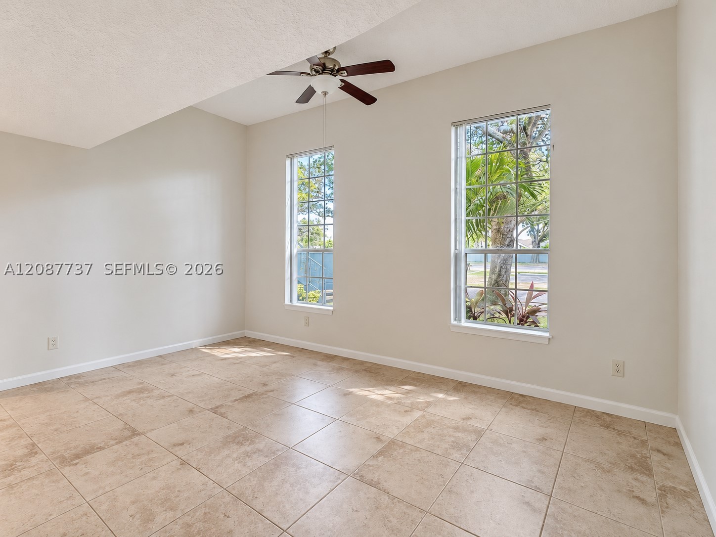 1275 Crystal Way E — photo
