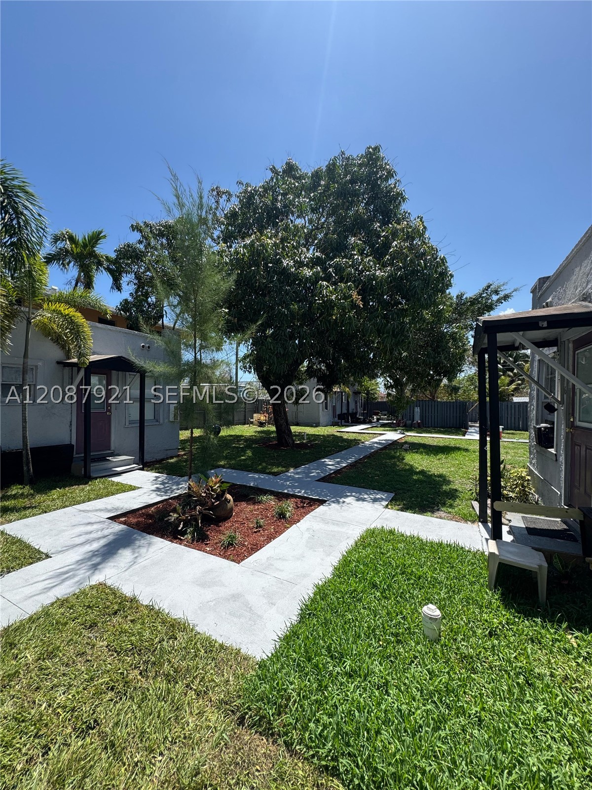 25 SW 10th St 11 — photo