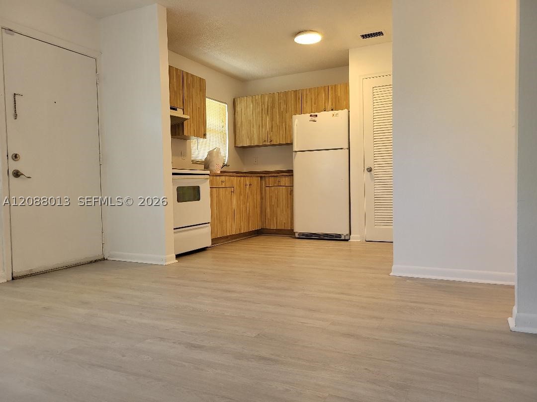 5156 NE 6th Ave 219 — photo