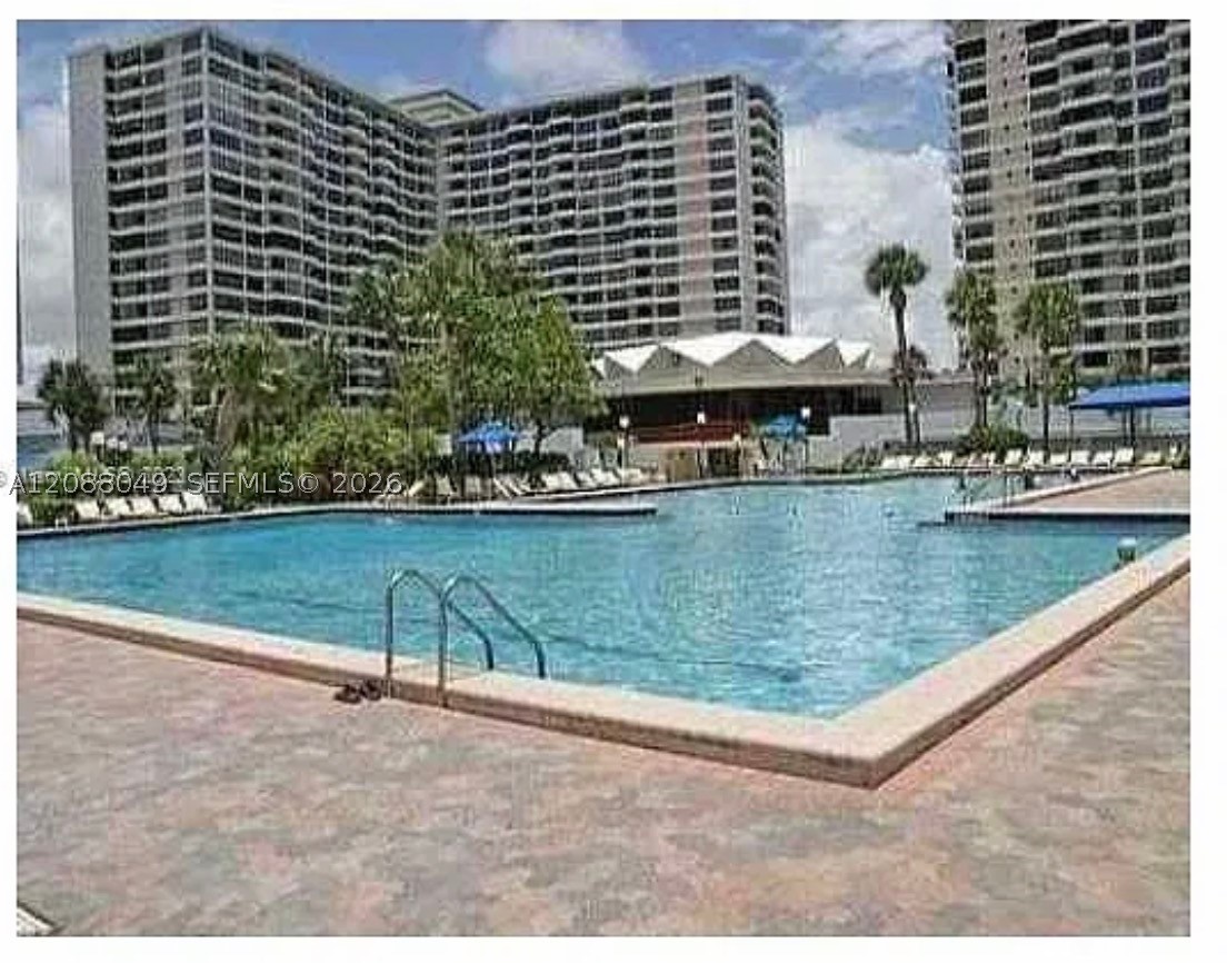 600 Three Islands Blvd 807 — photo