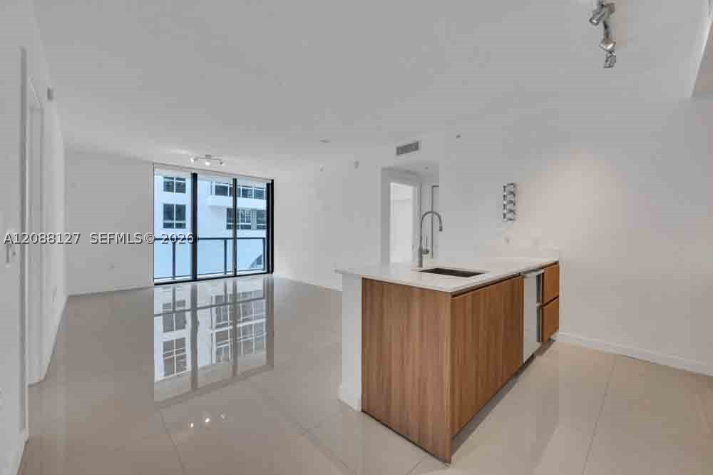 201 SW 17th Rd 302 — photo