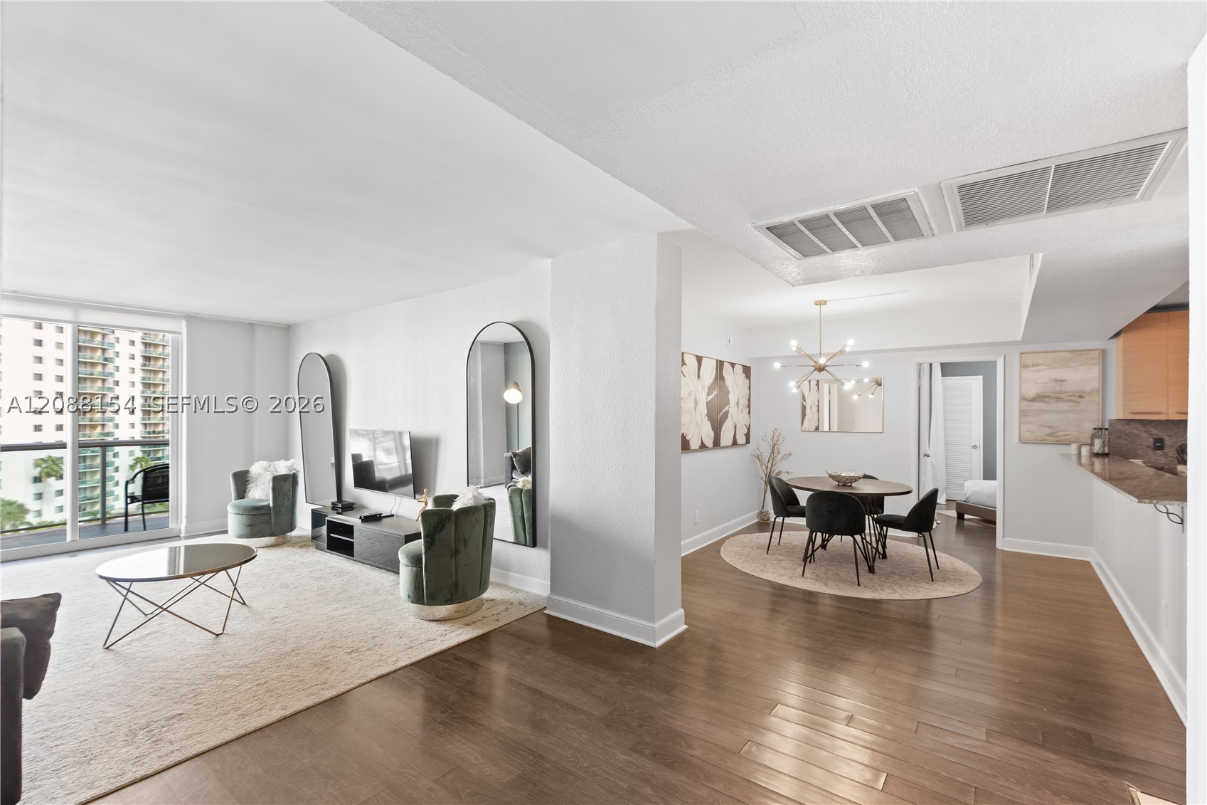 19370 Collins Ave 816 — photo