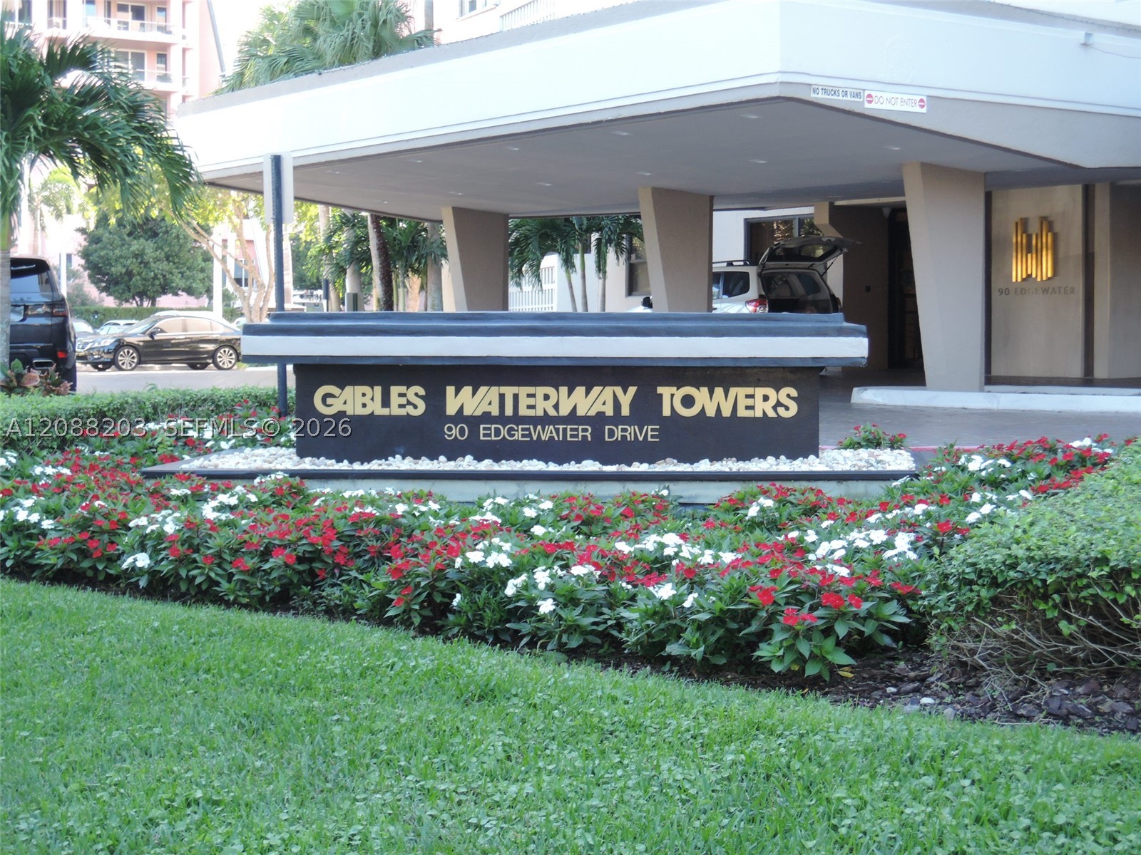 90 Edgewater Dr Ph25 — photo