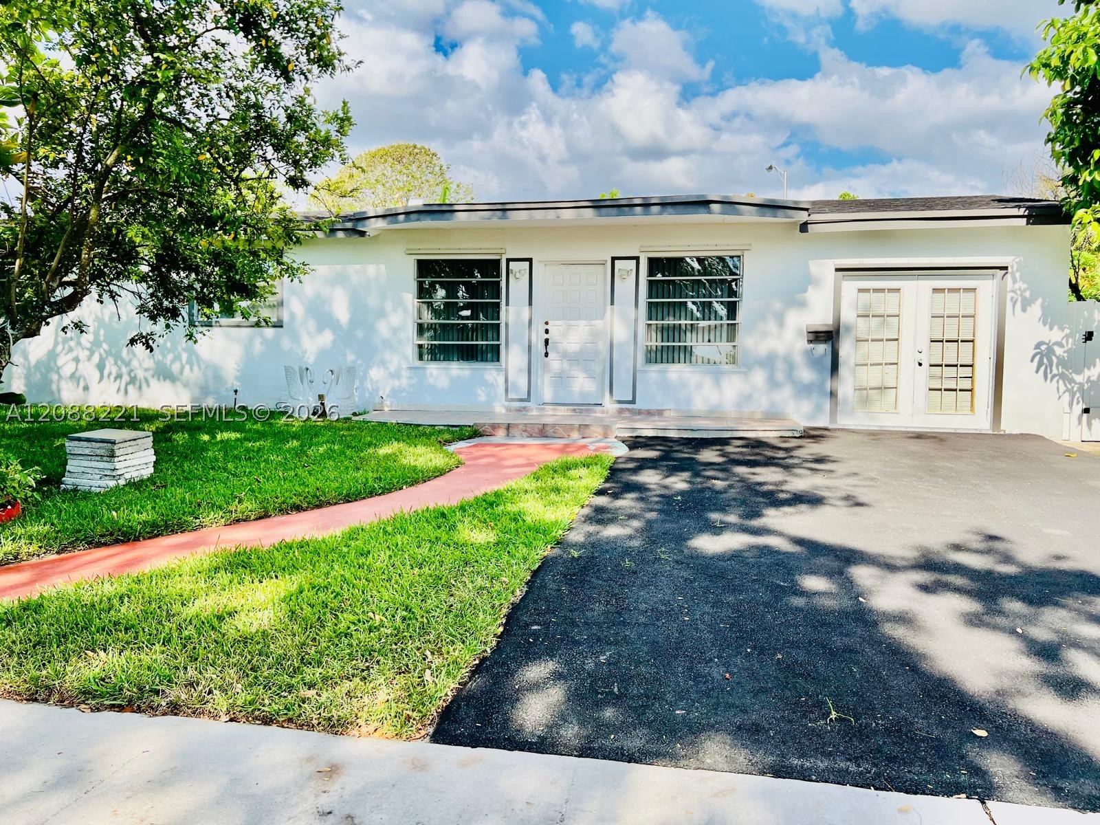 18320 NE 7th Ct — photo