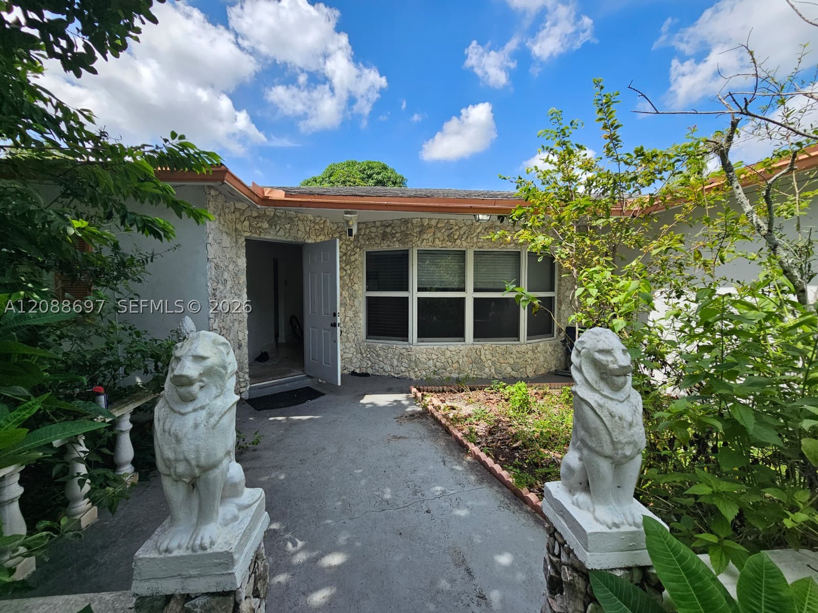 830 SW 50th Ave — photo