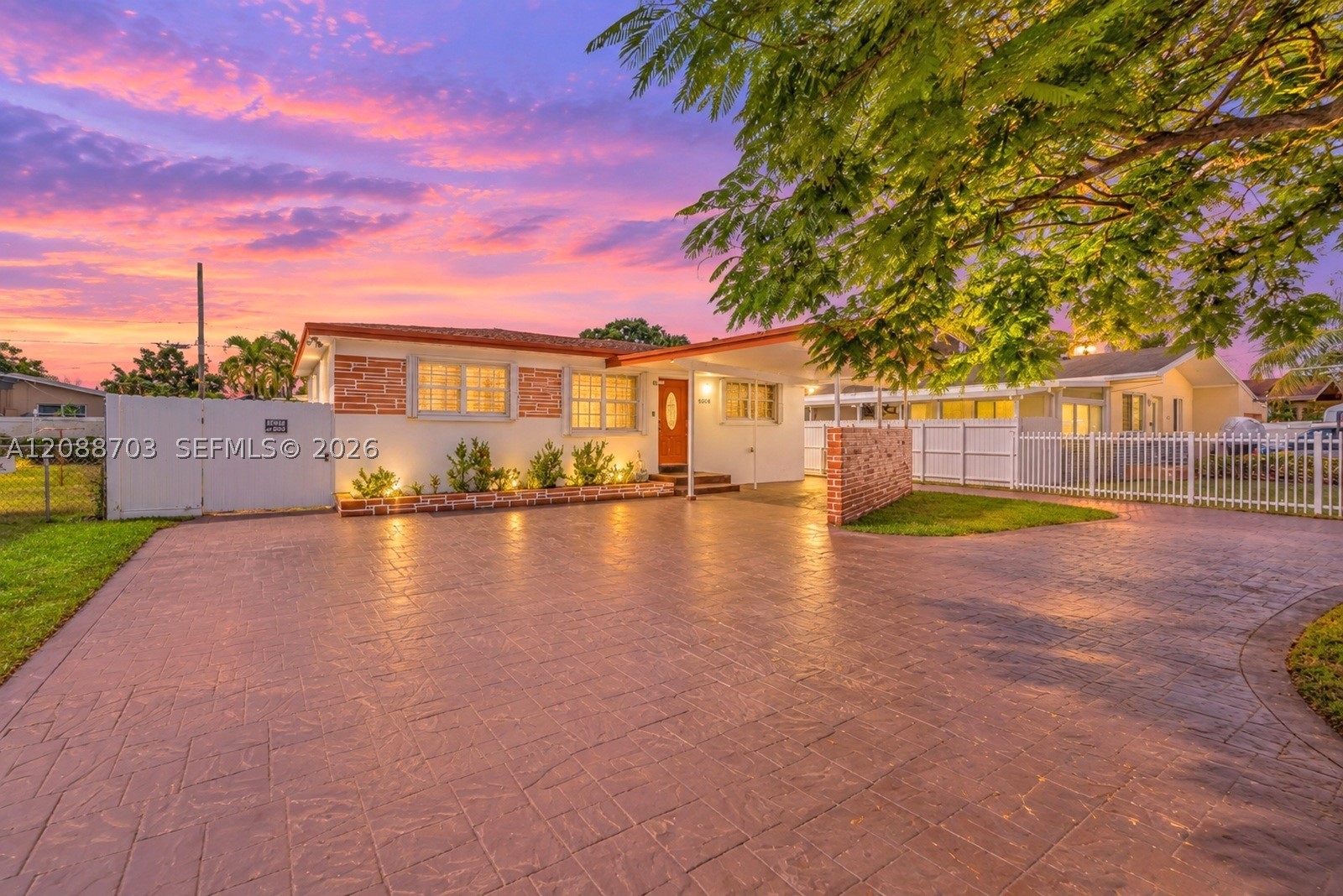 6508 Plunkett St — photo