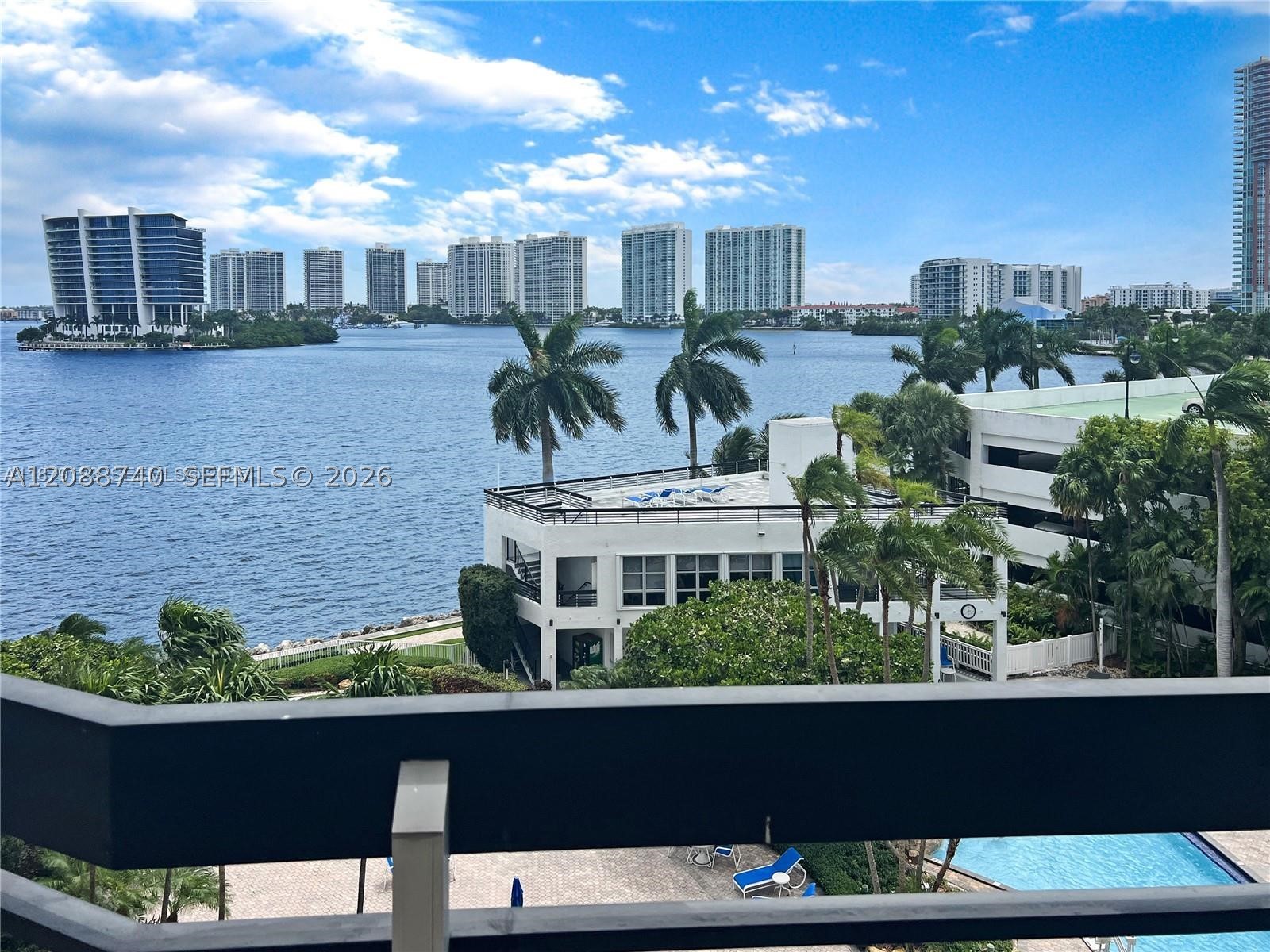 3600 Mystic Pointe Dr 604 — photo