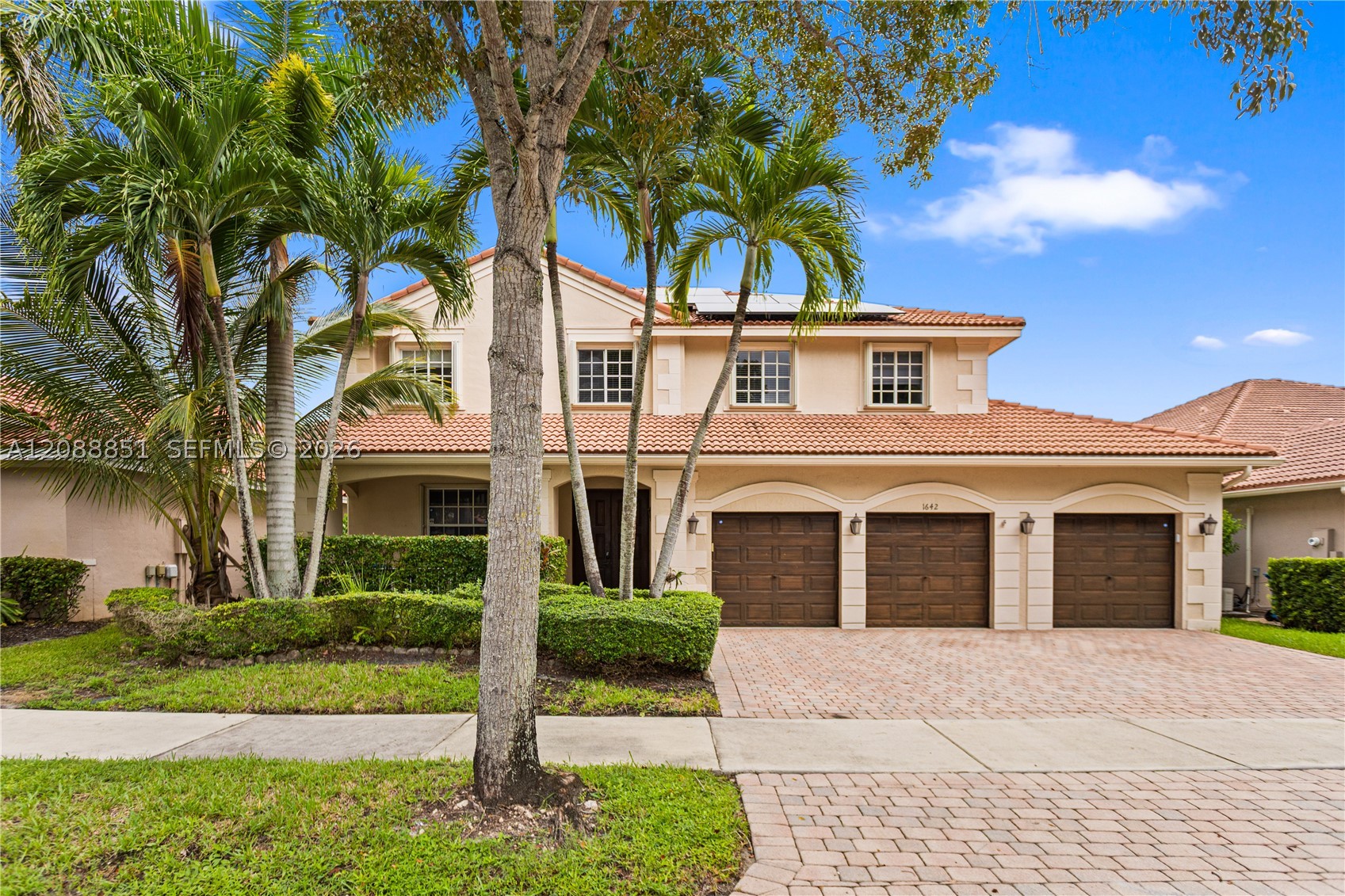 1642 Blue Jay Cir — photo