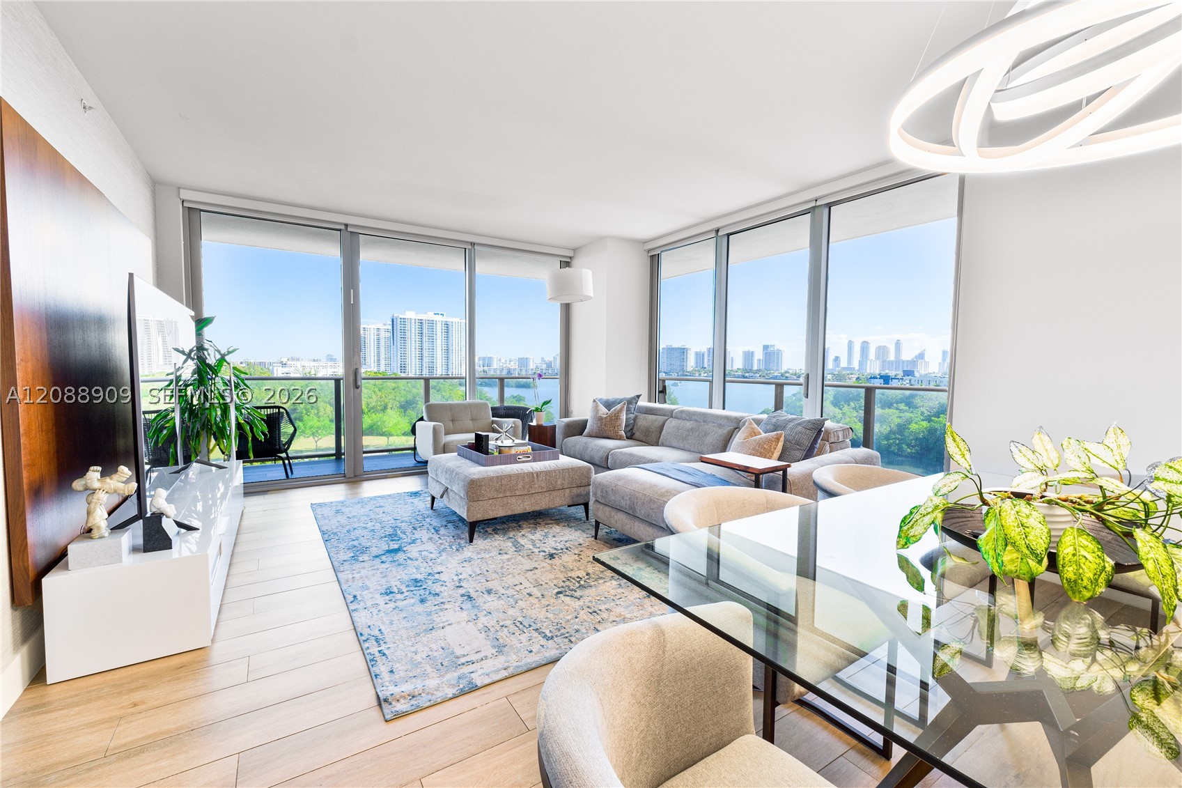 16385 Biscayne Blvd 707 — photo