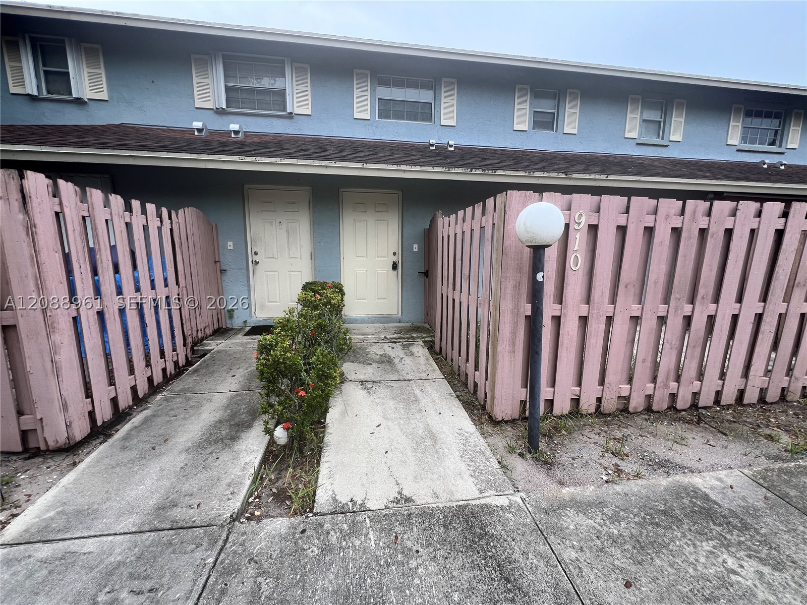 910 E Cypress Way E — photo