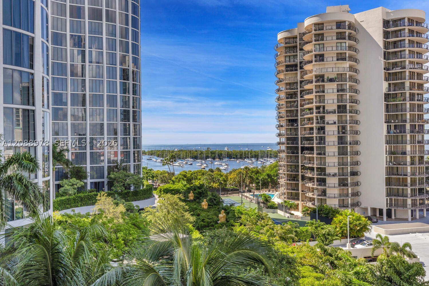 2831 S Bayshore Dr 702 — photo
