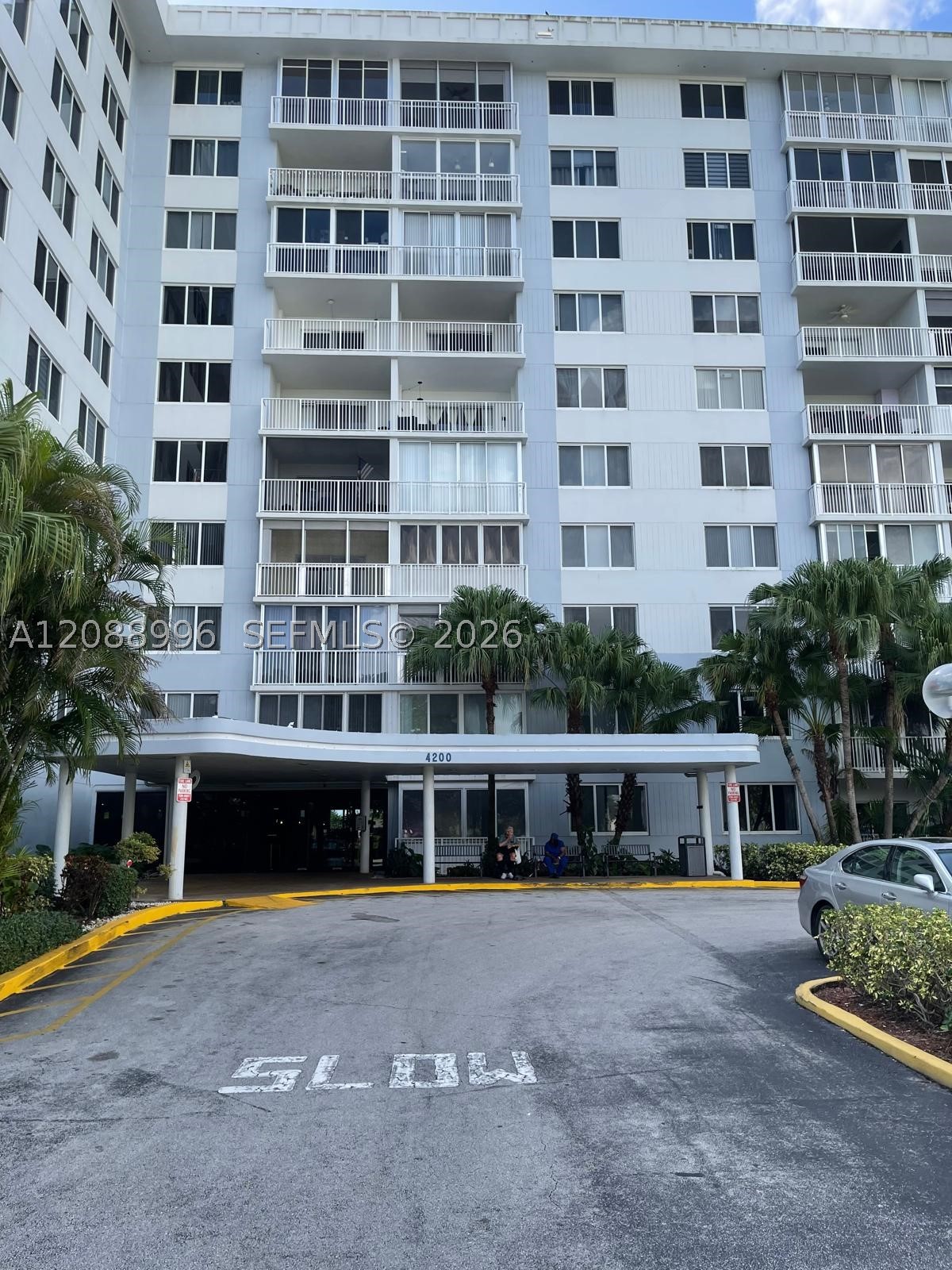 4200 Hillcrest Dr 401 — photo