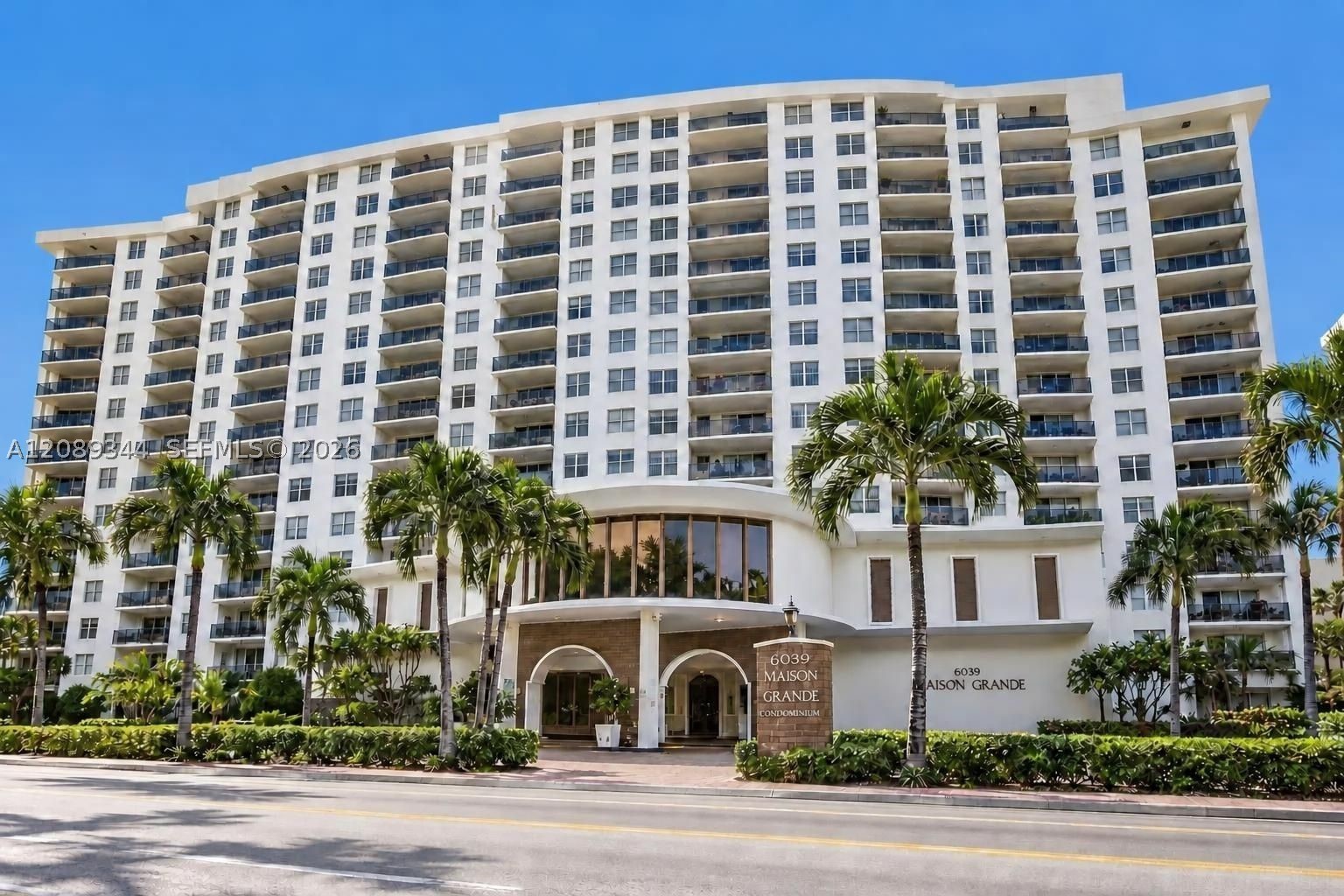 6039 Collins Ave 407 — photo