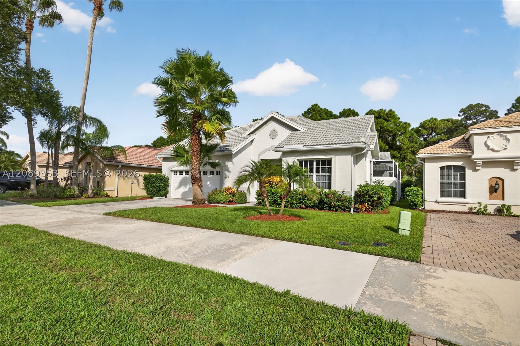 619 SW Lake Charles Cir — photo