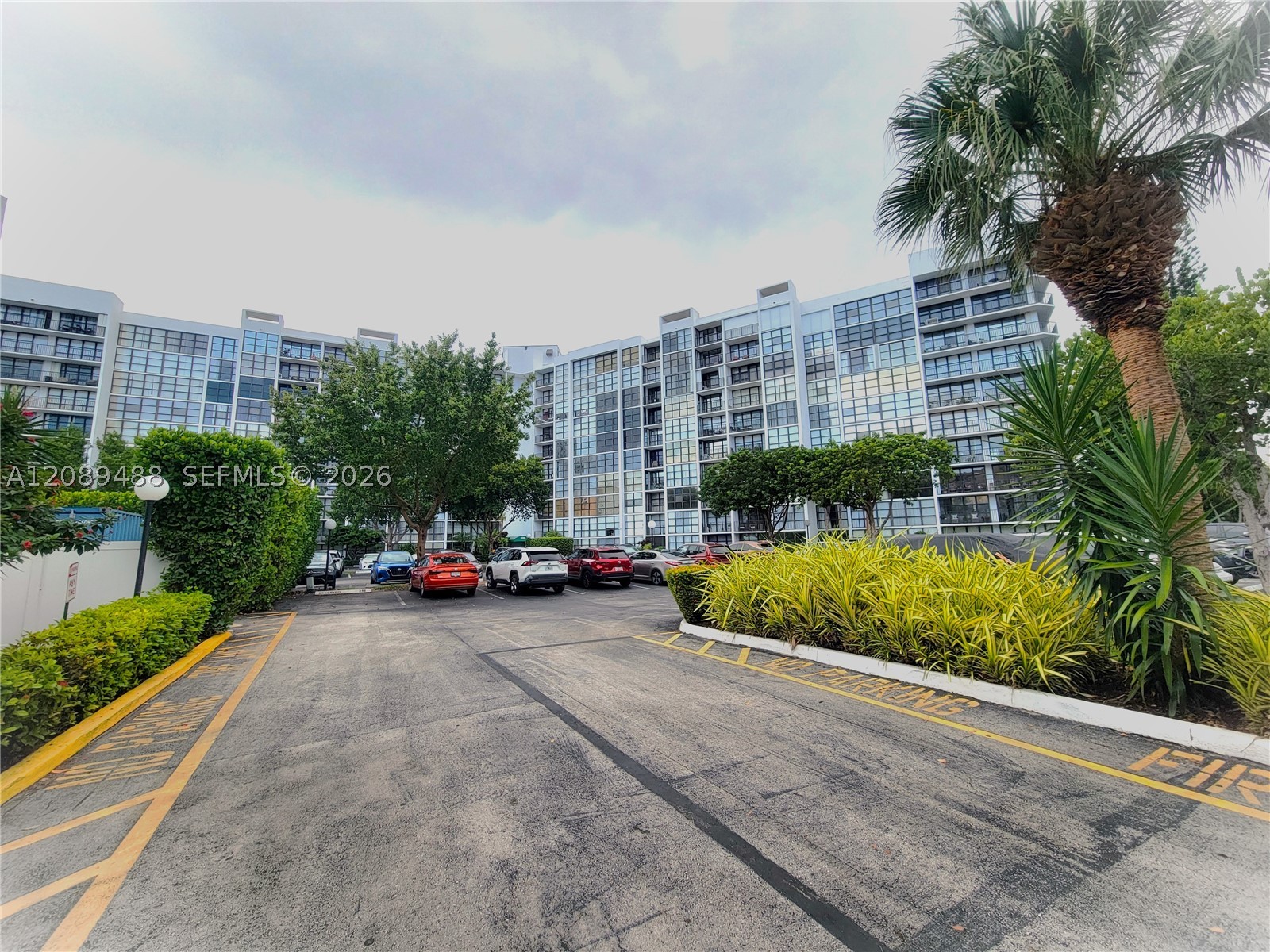 800 Parkview Dr 309 — photo
