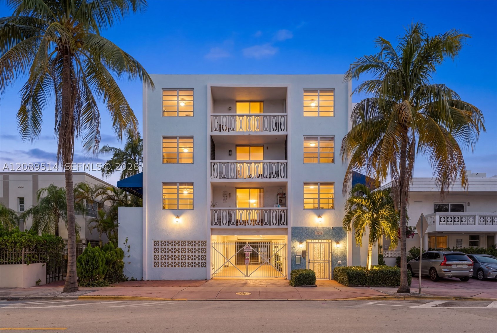 335 Collins Ave 407 — photo