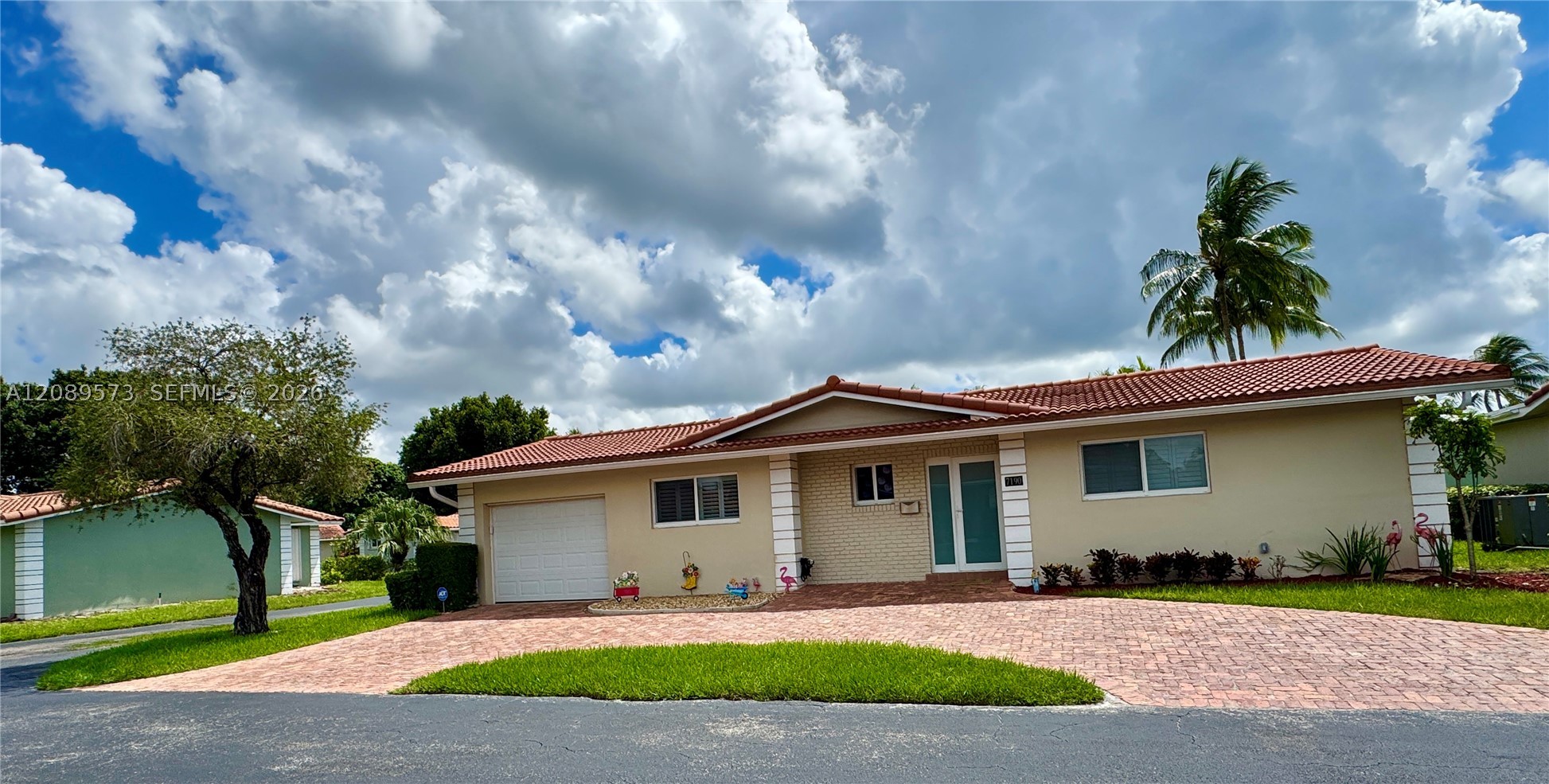 7190 E Tropical Way — photo