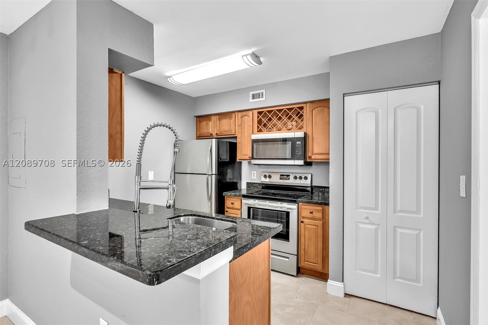 2820 N Oakland Forest Dr 102 — photo