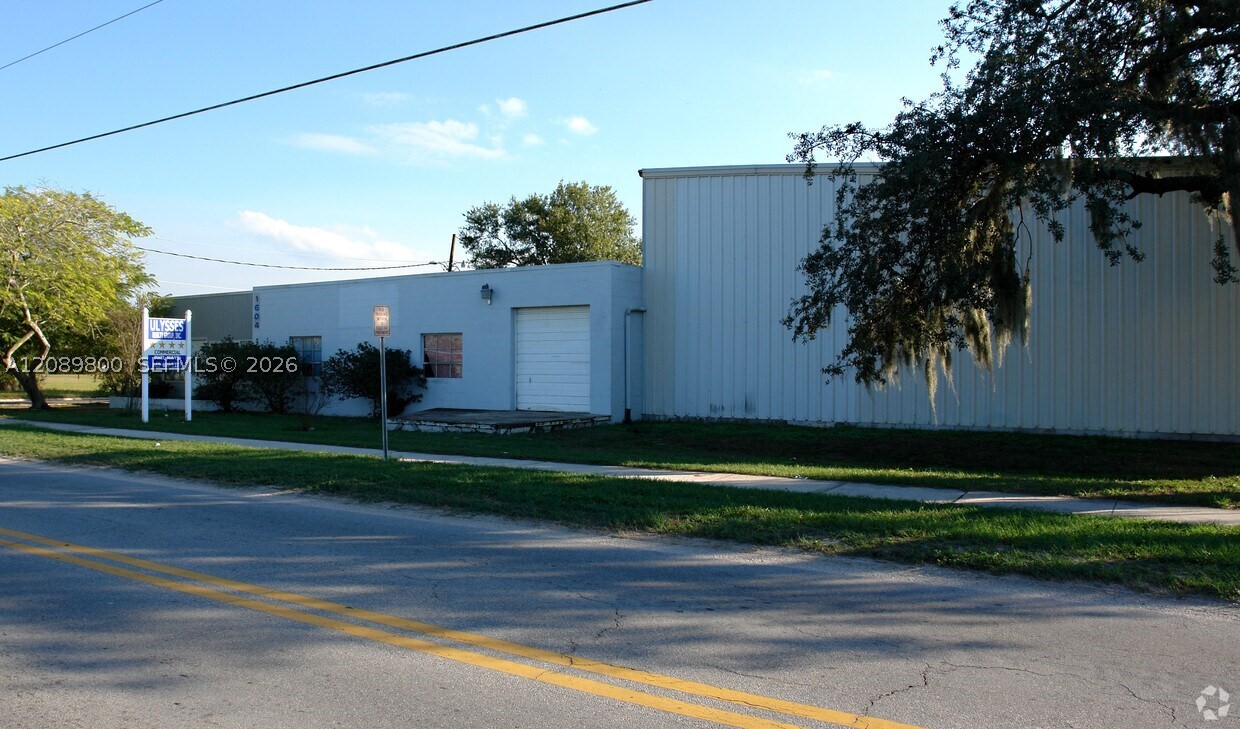 1604 Olive Street — photo