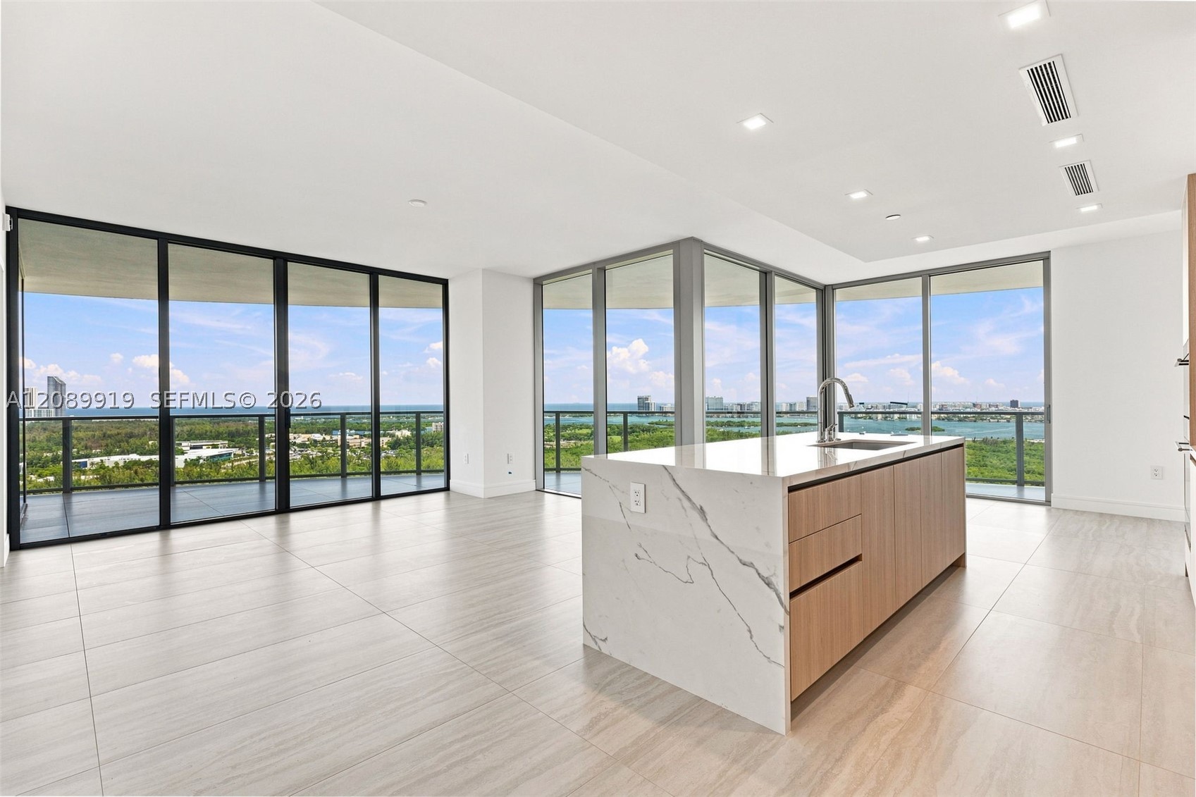 2411 Laguna Cir 2301 — photo