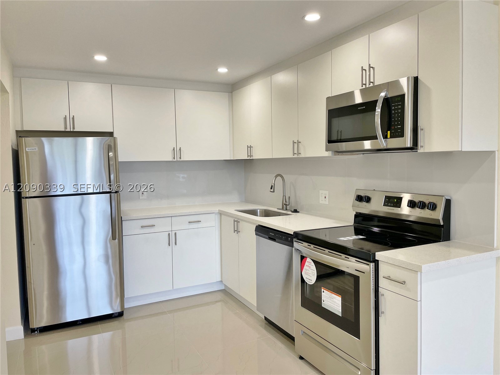 16950 W Dixie Hwy a537 — photo