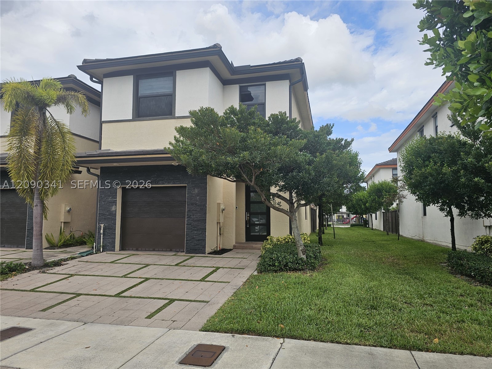 15839 NW 91st Ct . — photo