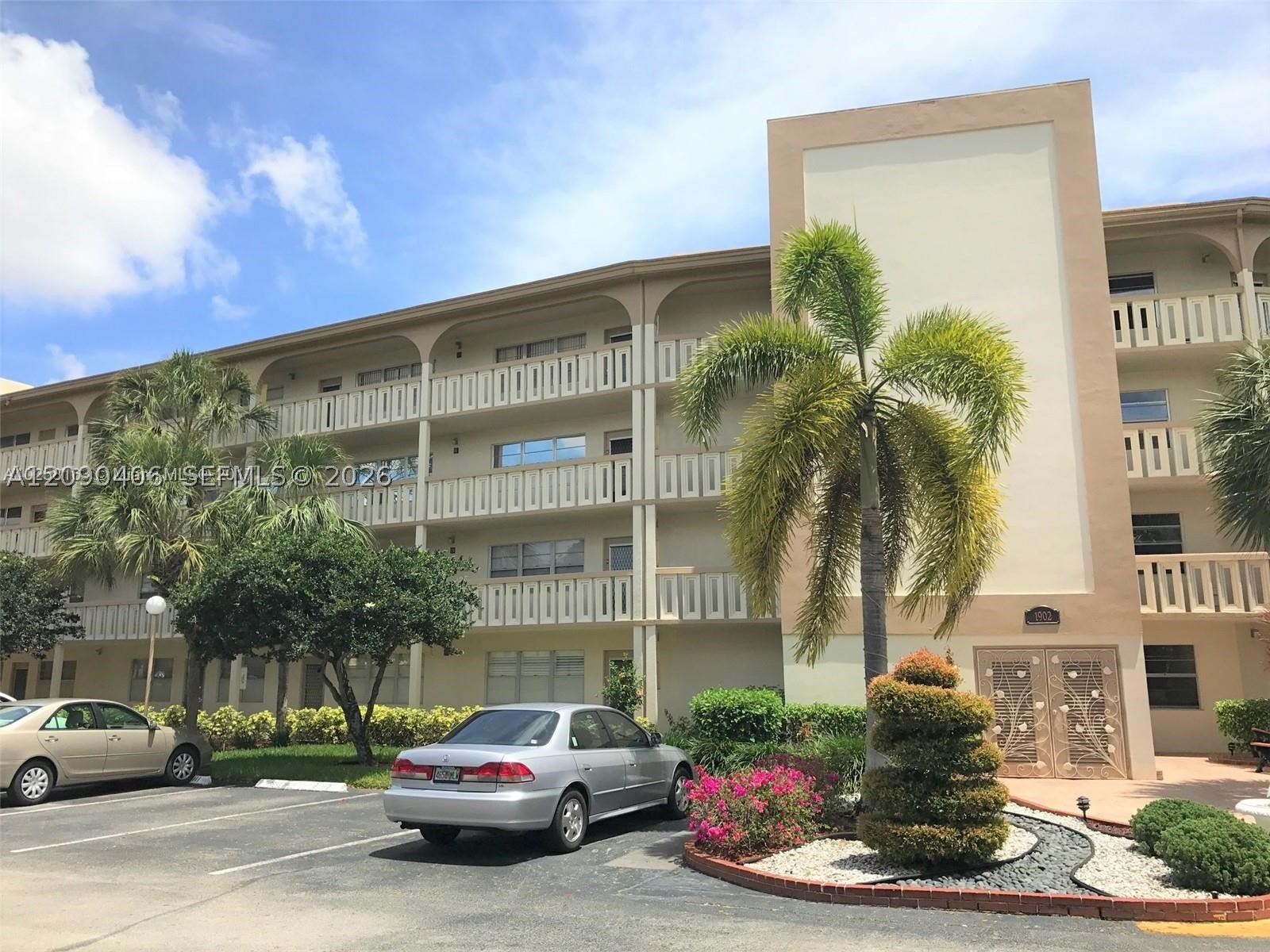 1902 Bermuda Cir D4 — photo