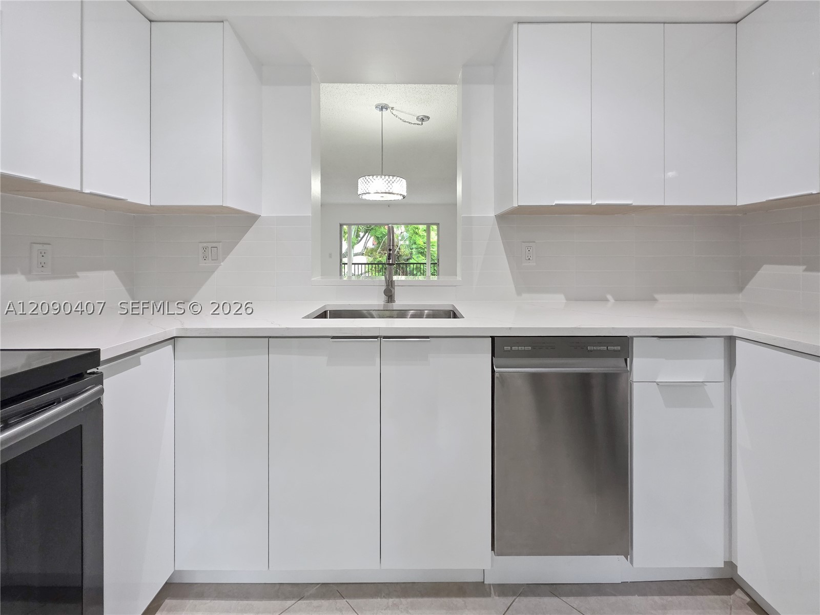 2212 S Cypress Bend Dr 301 — photo
