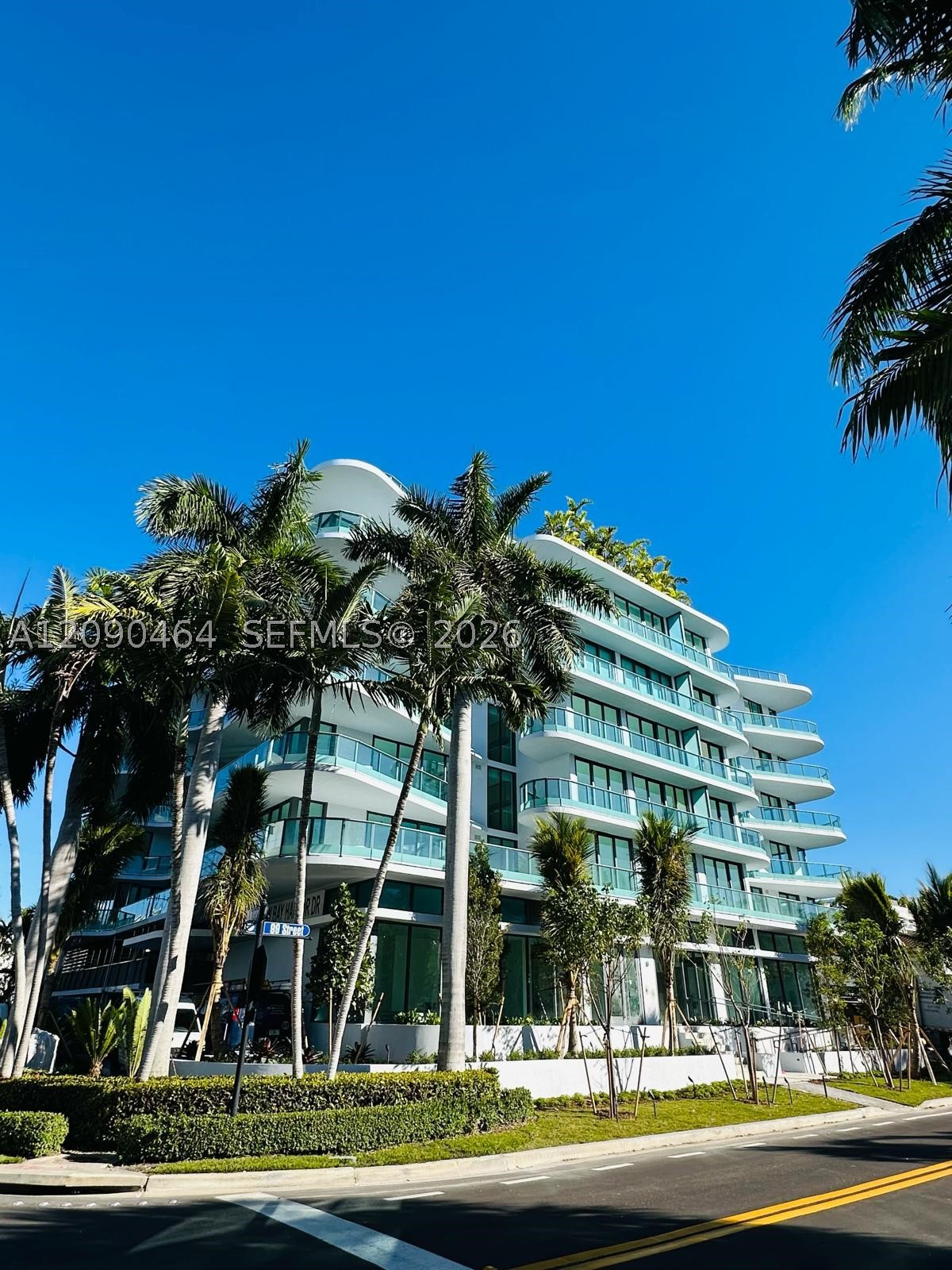 9901 W Bay Harbor Dr 303 — photo
