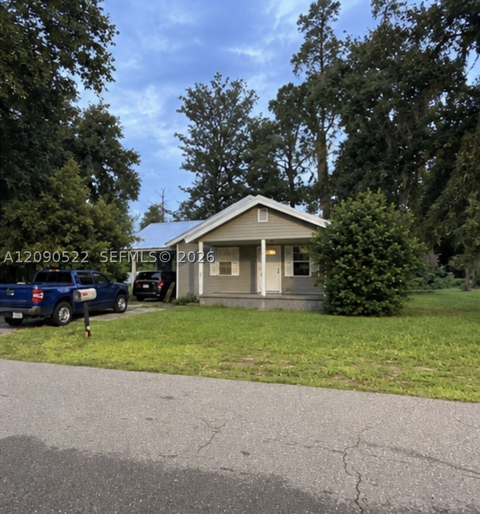 1051 Lake Dr — photo