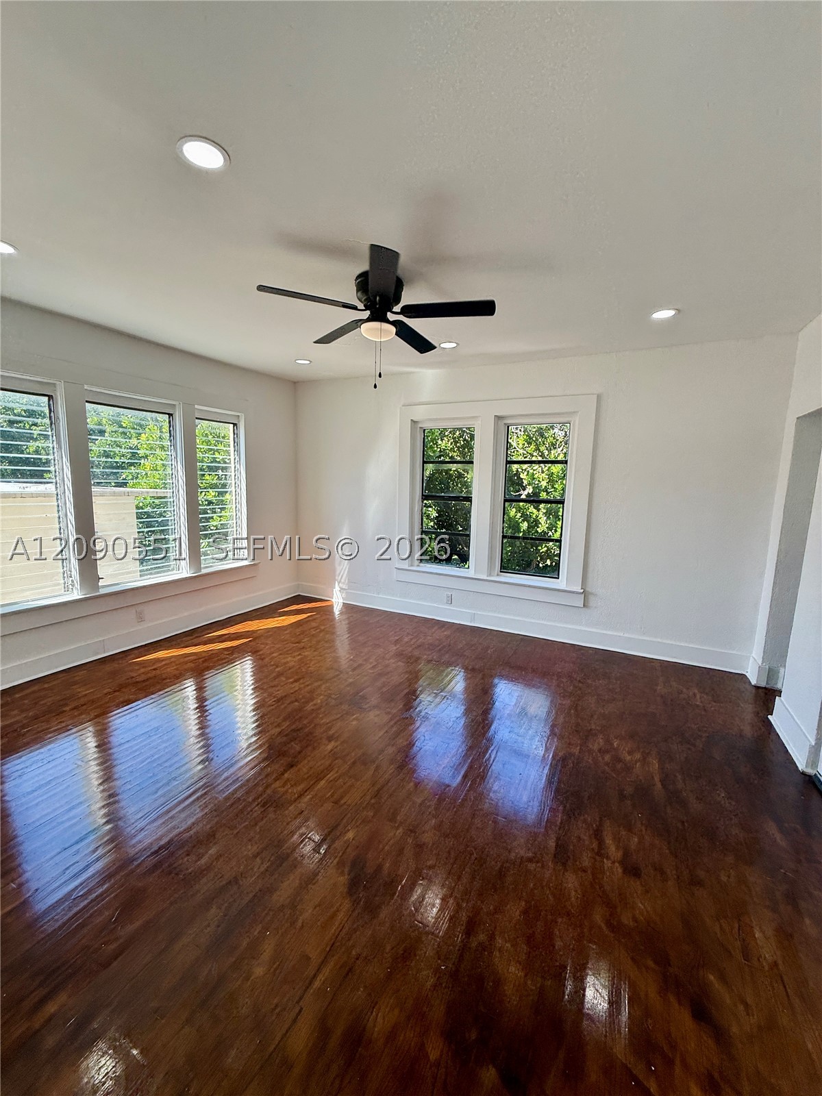 1319 Meridian Ave 302 — photo