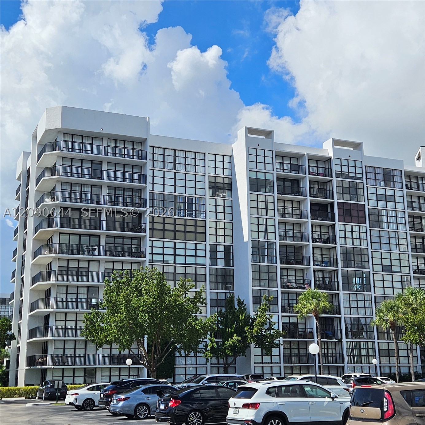1000 Parkview Dr 124 — photo