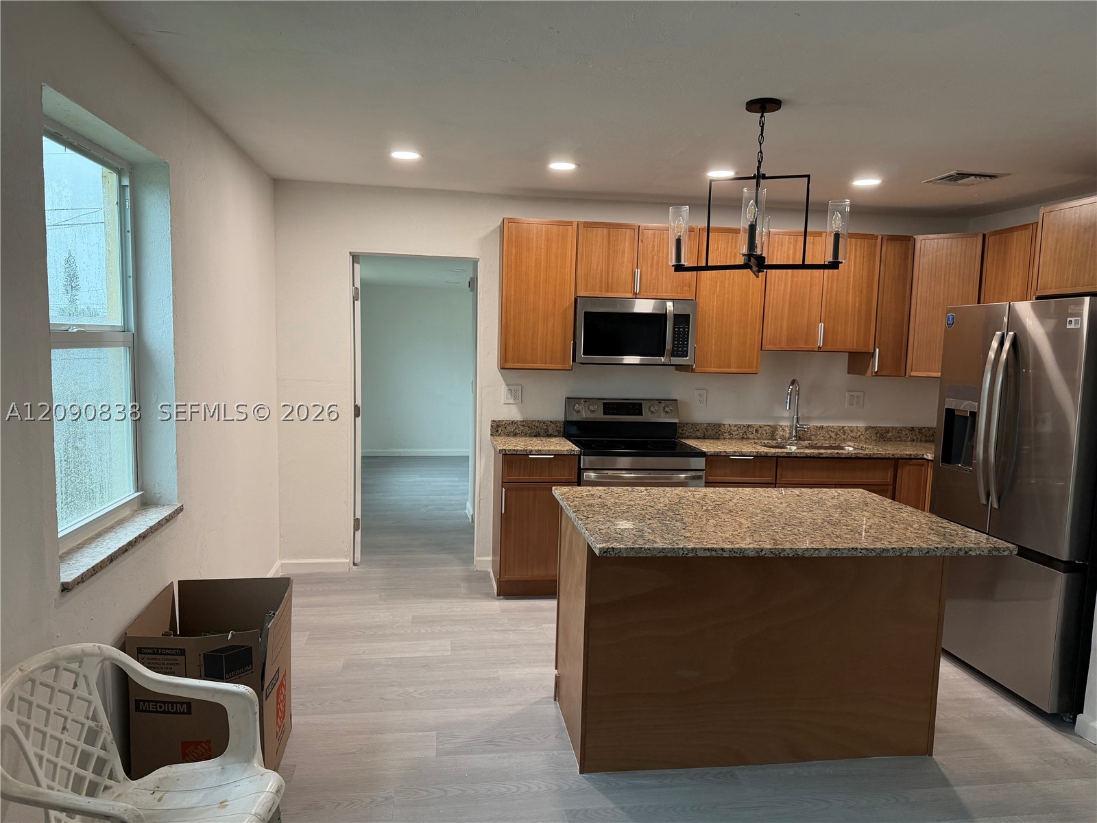 840 W 4th St - — photo