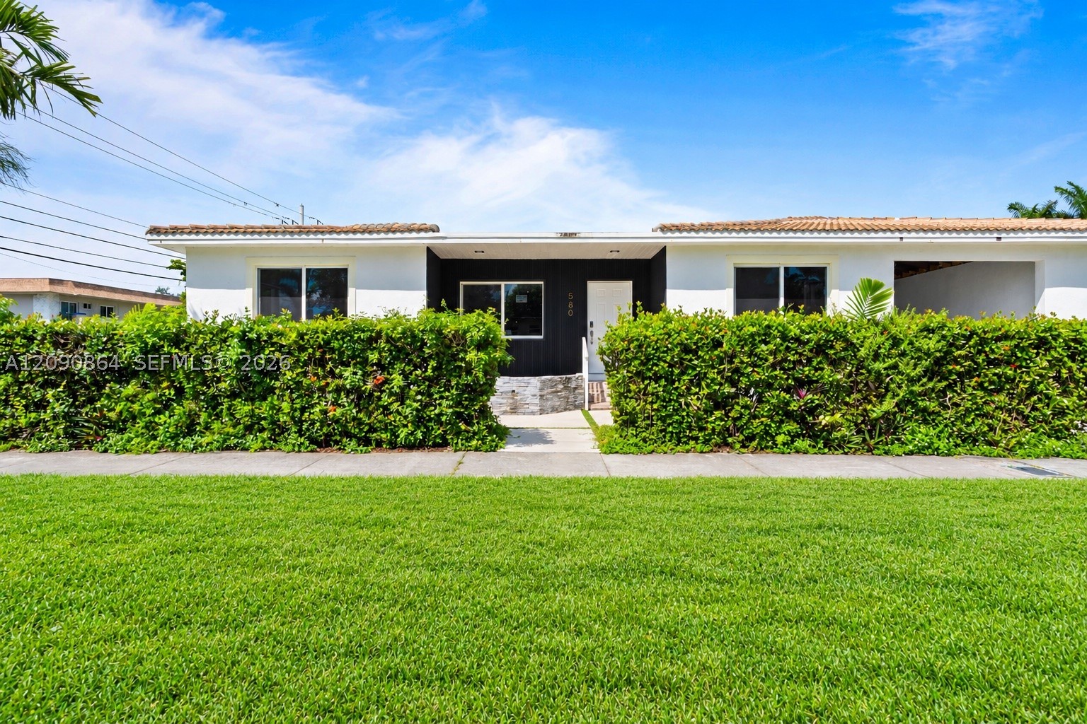 580 Lee Dr — photo