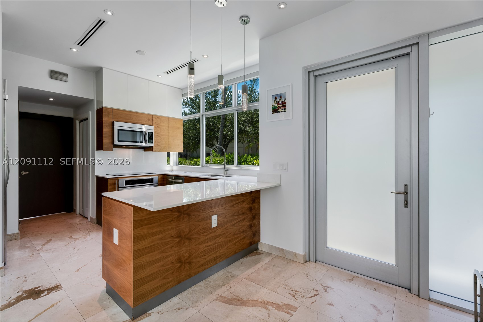 548 Fernwood Rd 548 — photo