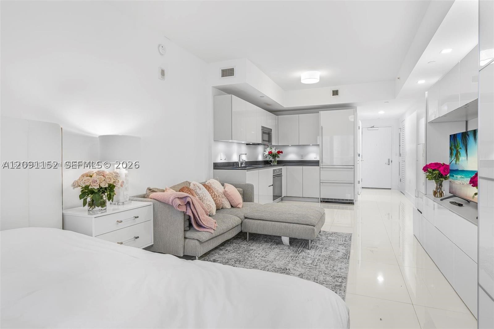 1010 Brickell Ave 1710 — photo