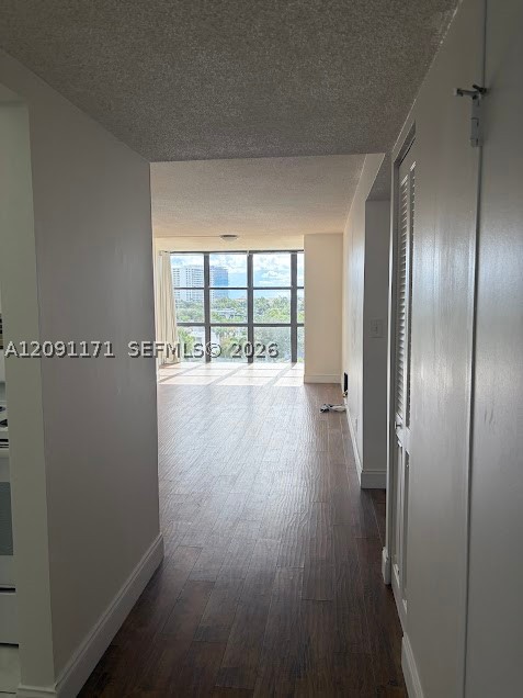 1000 Parkview Dr 605 — photo