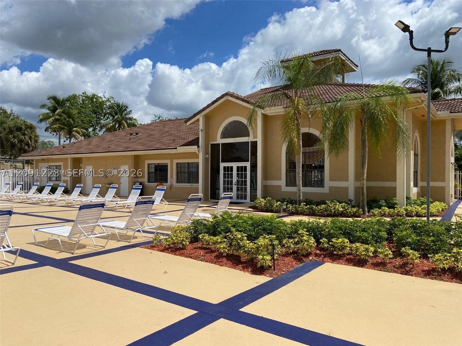 450 W Palm Circle 202 — photo