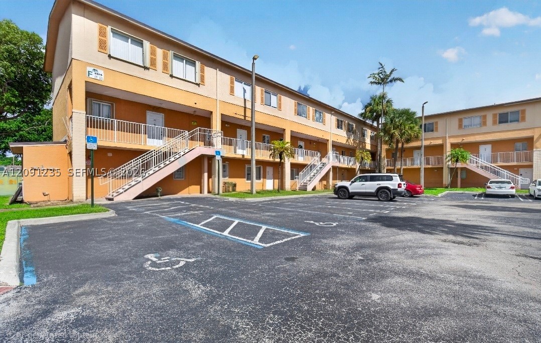 6205 Kendale Lakes Cir 281 — photo