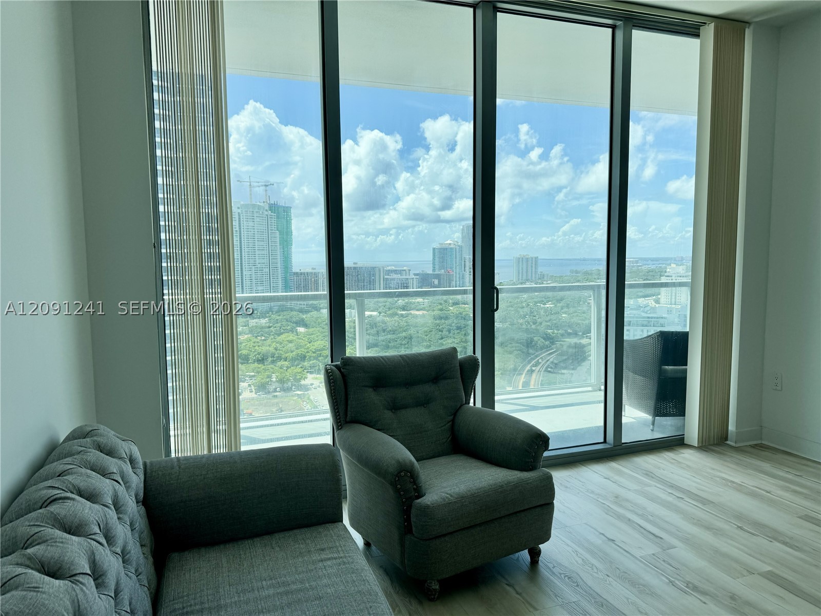 79 SW 12th St 3005 — photo