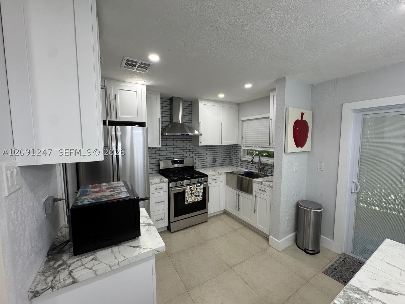 1305 W 53rd St 102 — photo
