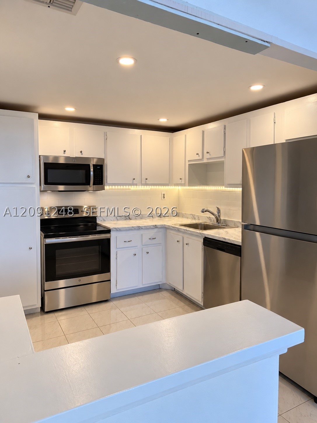 2761 Taft St 212 — photo