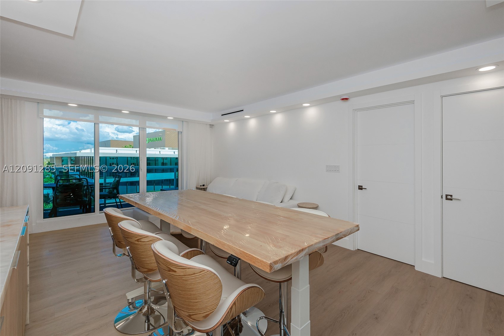 2301 Collins Ave 834 — photo