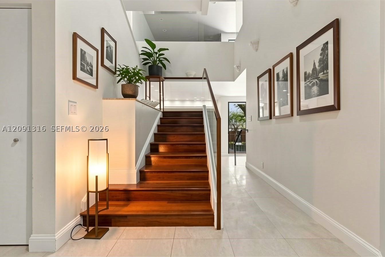 1542 NE Quayside Ter D2 — photo