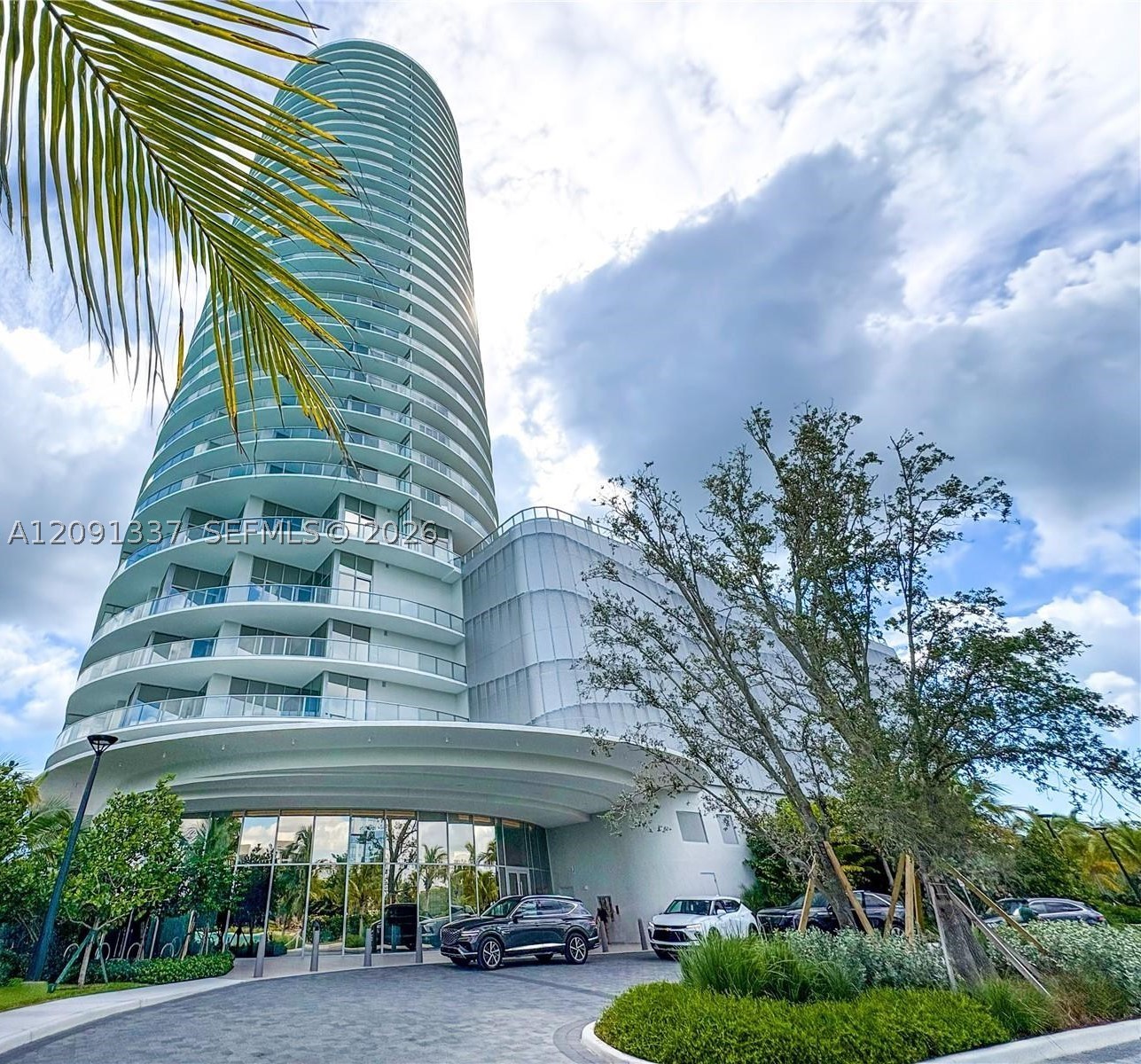 2411 Laguna Circle 1903 — photo