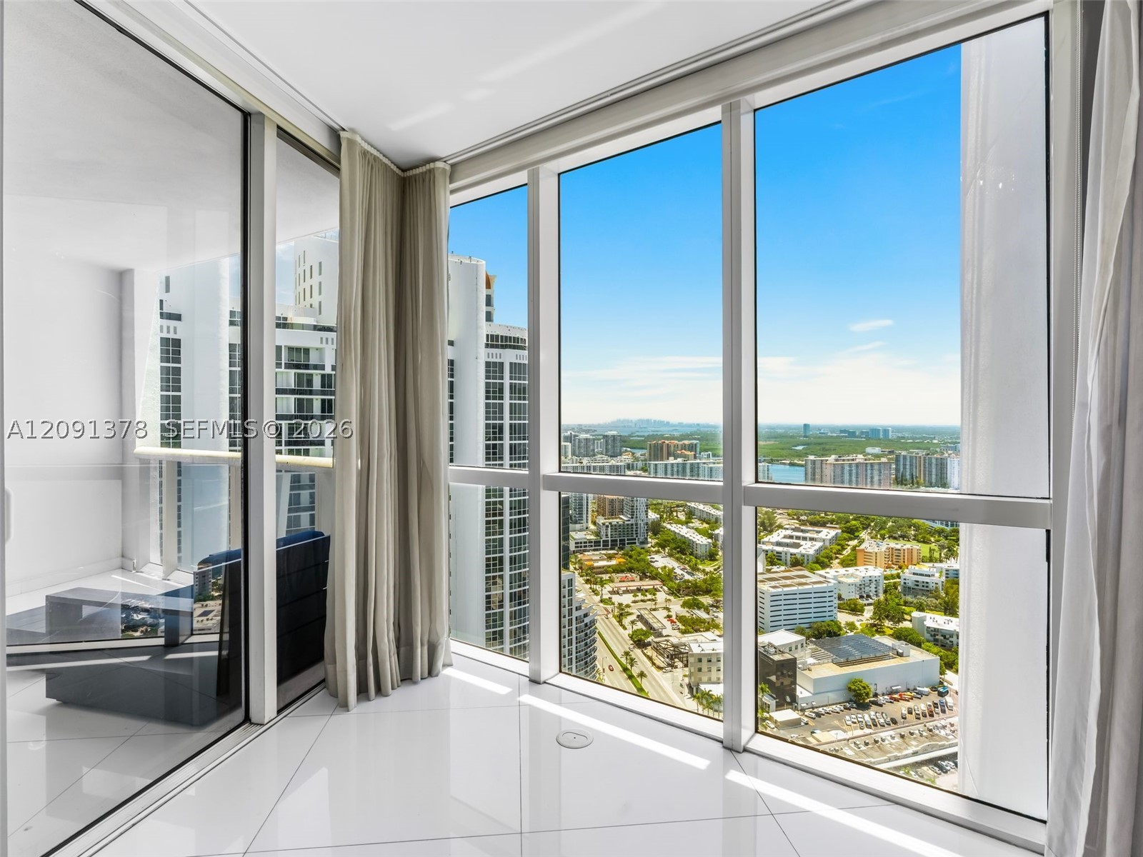 18201 Collins Ave Unit 5303 — photo