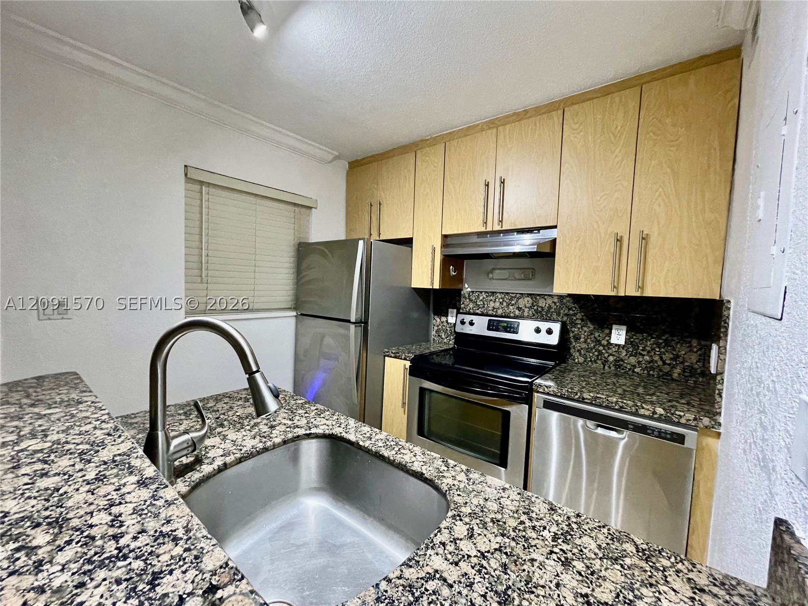 811 NE 14th Pl 4 — photo