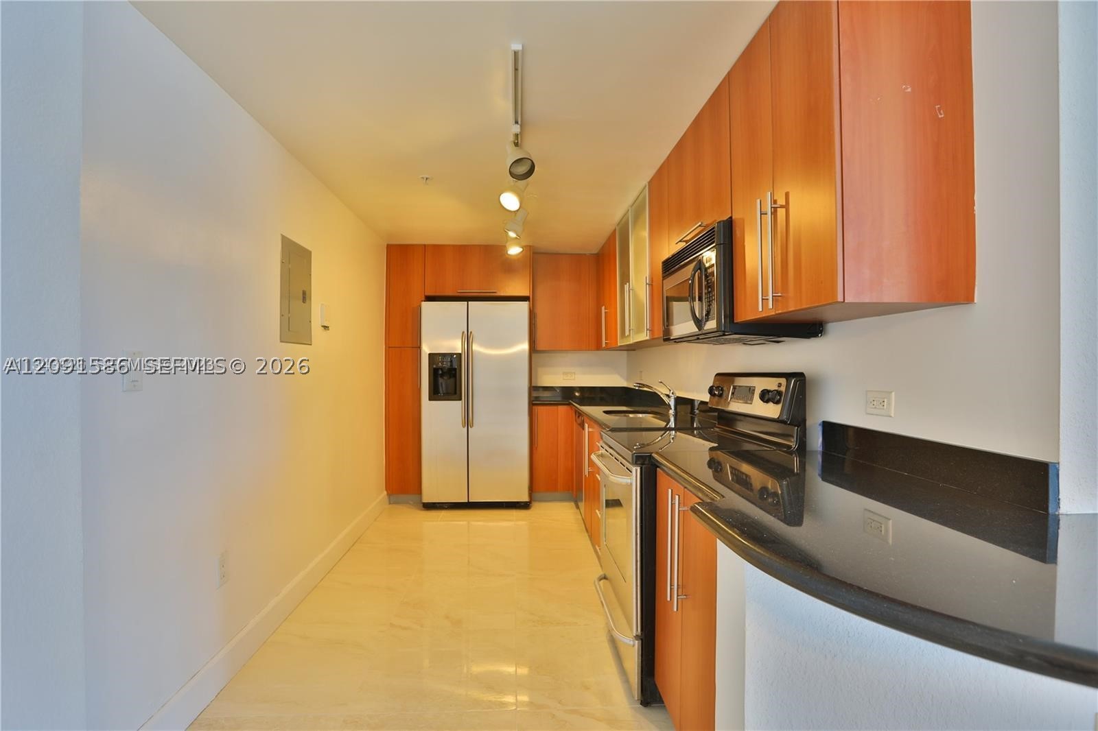 7501 E Treasure Dr 4K — photo