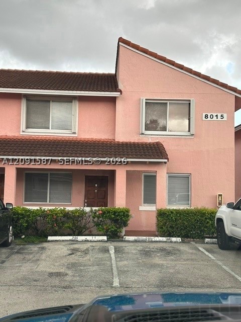 8015 Lake Dr 201 — photo